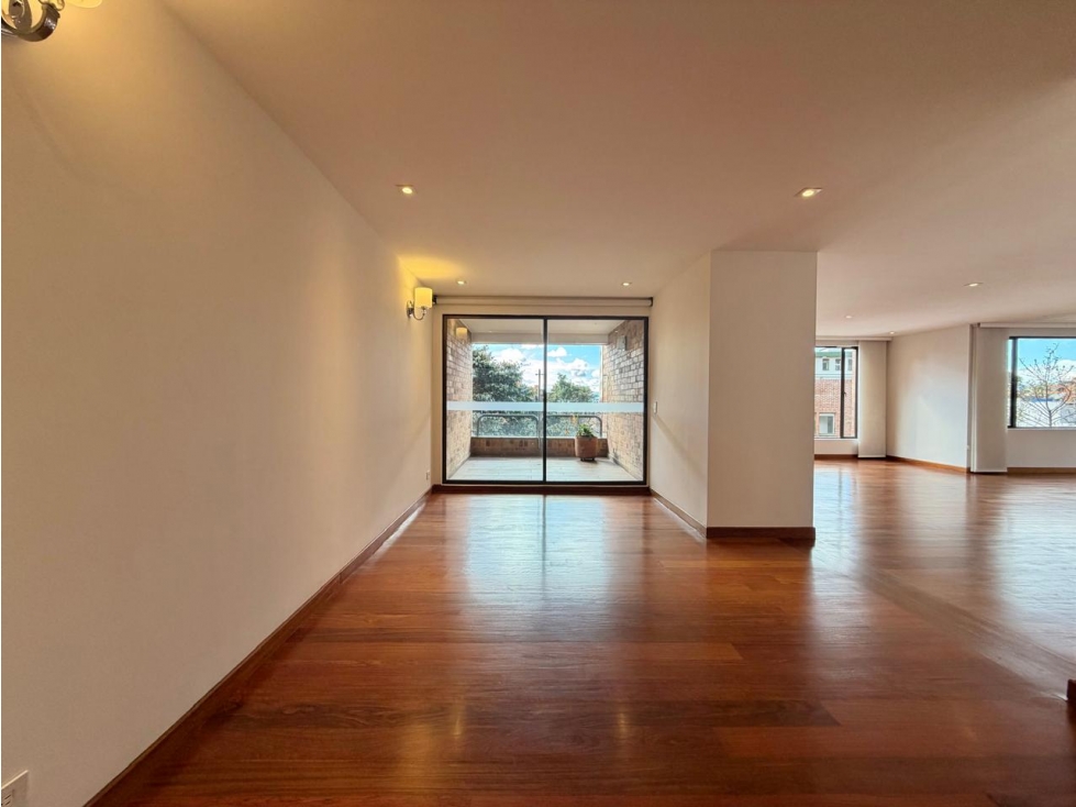 Precioso Apartamento Remodelado muy iluminado en Rosales Bajo — foto 5