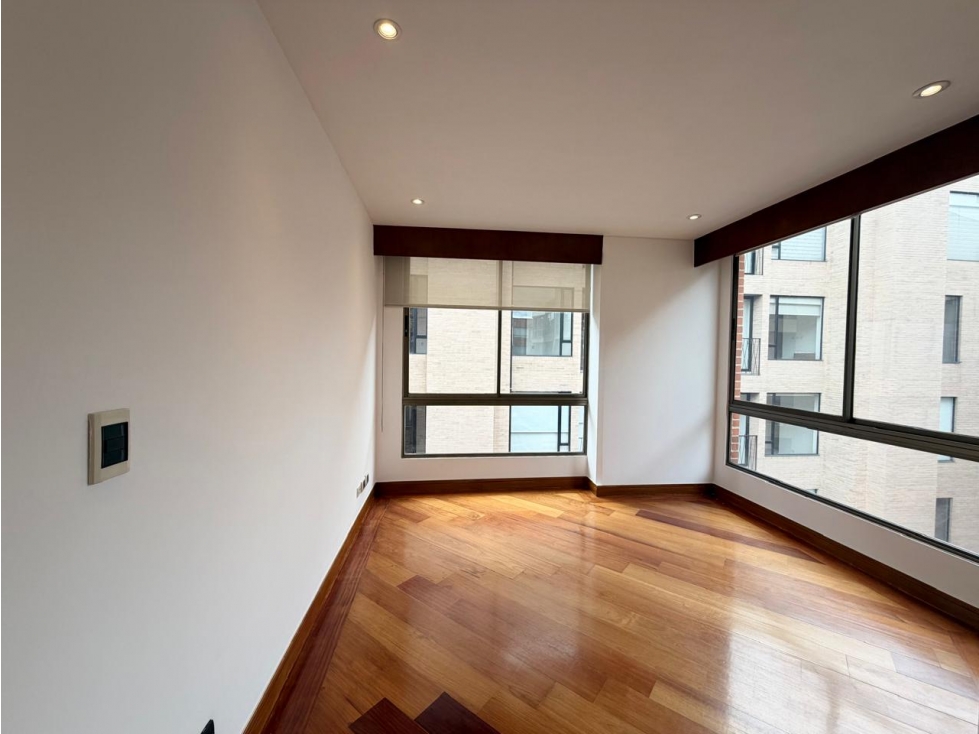 Apartamento en Chicó Navarra de tres niveles en Venta — foto 2