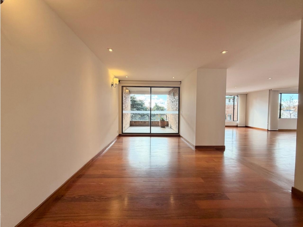 Precioso Apartamento Remodelado muy iluminado en Rosales Bajo — foto 4