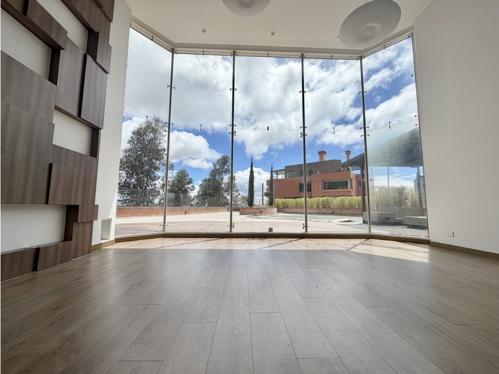 Apto. Venta/Arriendo Terraza de 400 m² y Vista Panorámica Chicó Alto — foto 2
