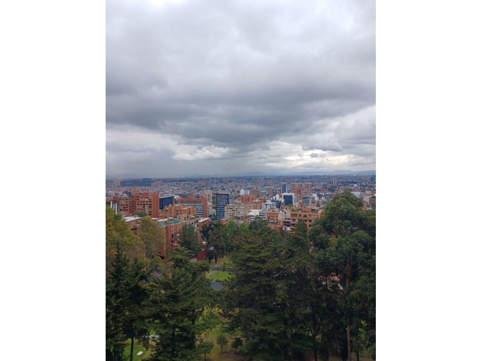 Arriendo: Apartamento con Amplia Terraza y Vista Panorámica en Rosales
