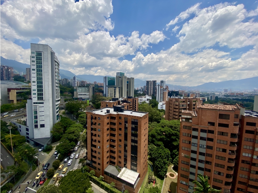 Se vende apartamento en El Poblado - Sector Oviedo 135 m2