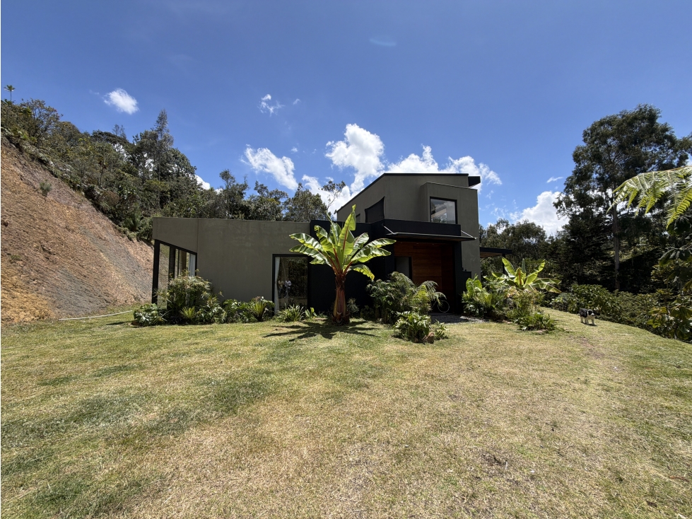 Se arrienda casa con vista y naturaleza cerca a Viva Palmas