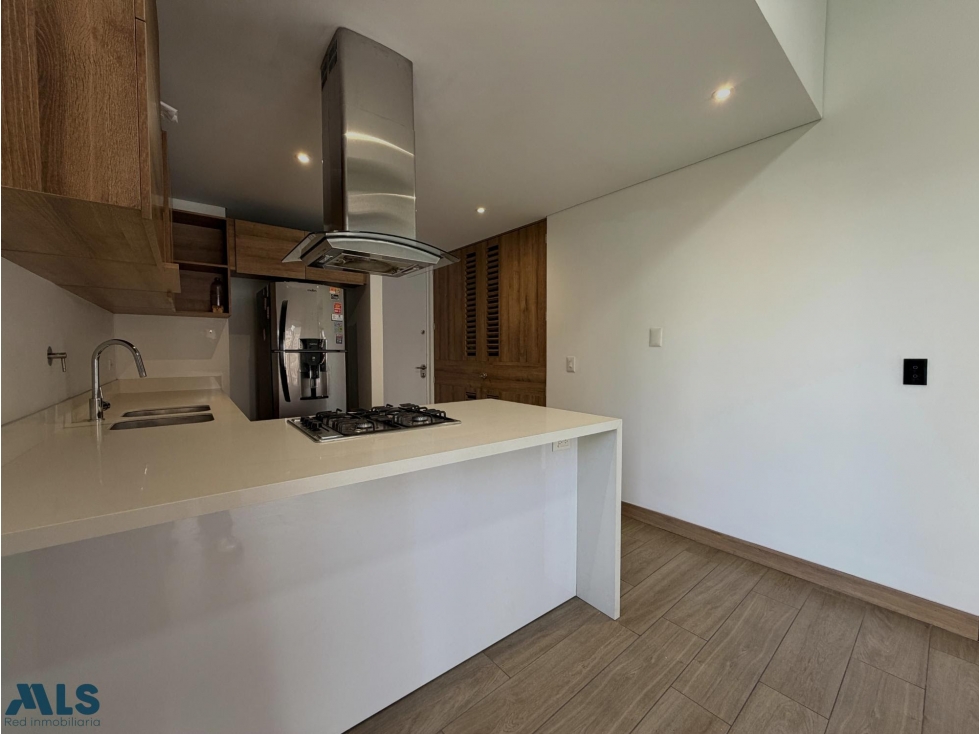 APARTAMENTO EN VENTA POBLADO CIUDAD DEL RIO — foto 3
