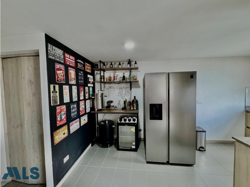 APARTAMENTO EN VENTA MEDELLIN LOMA DE LOS BERNAL — foto 2