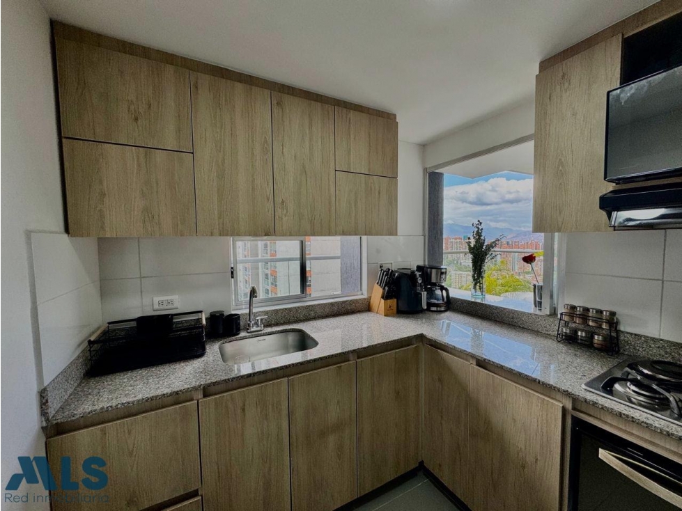 APARTAMENTO EN VENTA MEDELLIN LOMA DE LOS BERNAL — foto 3