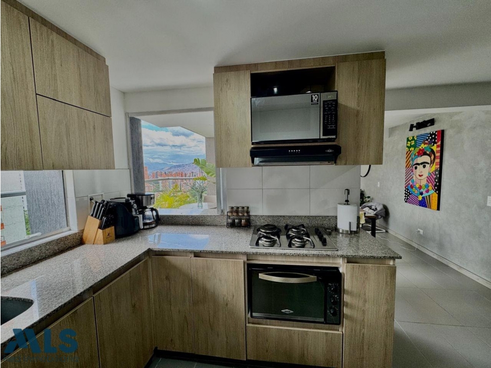 APARTAMENTO EN VENTA MEDELLIN LOMA DE LOS BERNAL — foto 4