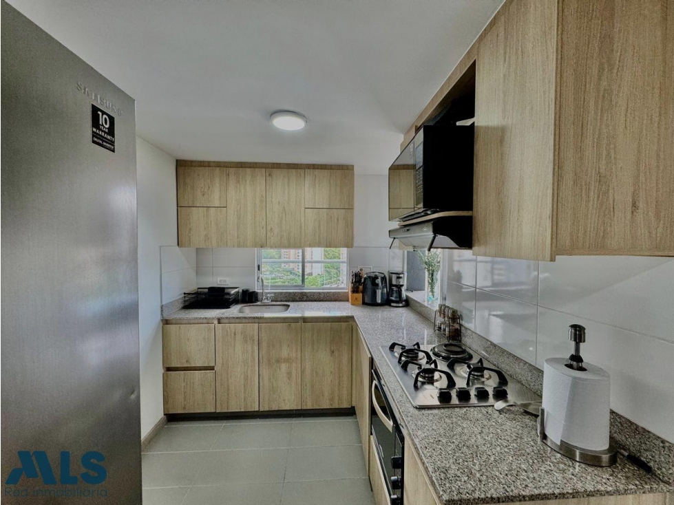 APARTAMENTO EN VENTA MEDELLIN LOMA DE LOS BERNAL — foto 5