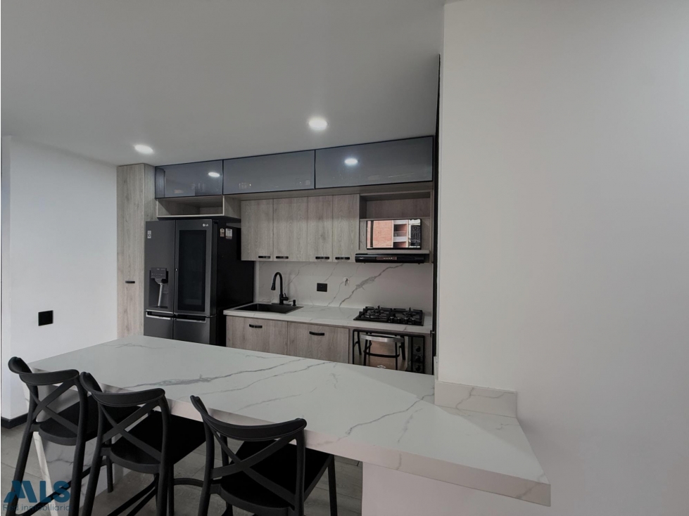 APARTAMENTO EN VENTA MEDELLIN ALTOS DEL POBLADO — foto 4