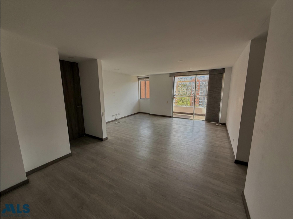 APARTAMENTO EN VENTA EN ENVIGADO LOMA EL ESMERALDAL — foto 2