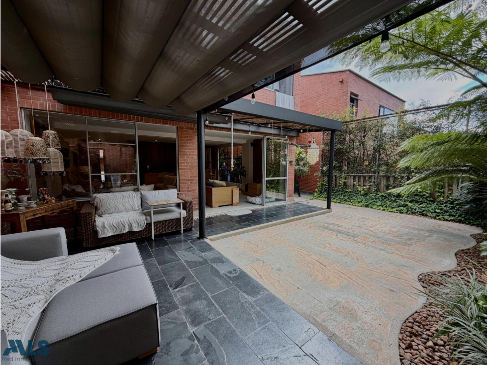 CASA EN VENTA EN ENVIGADO LOMA BENEDICTINOS