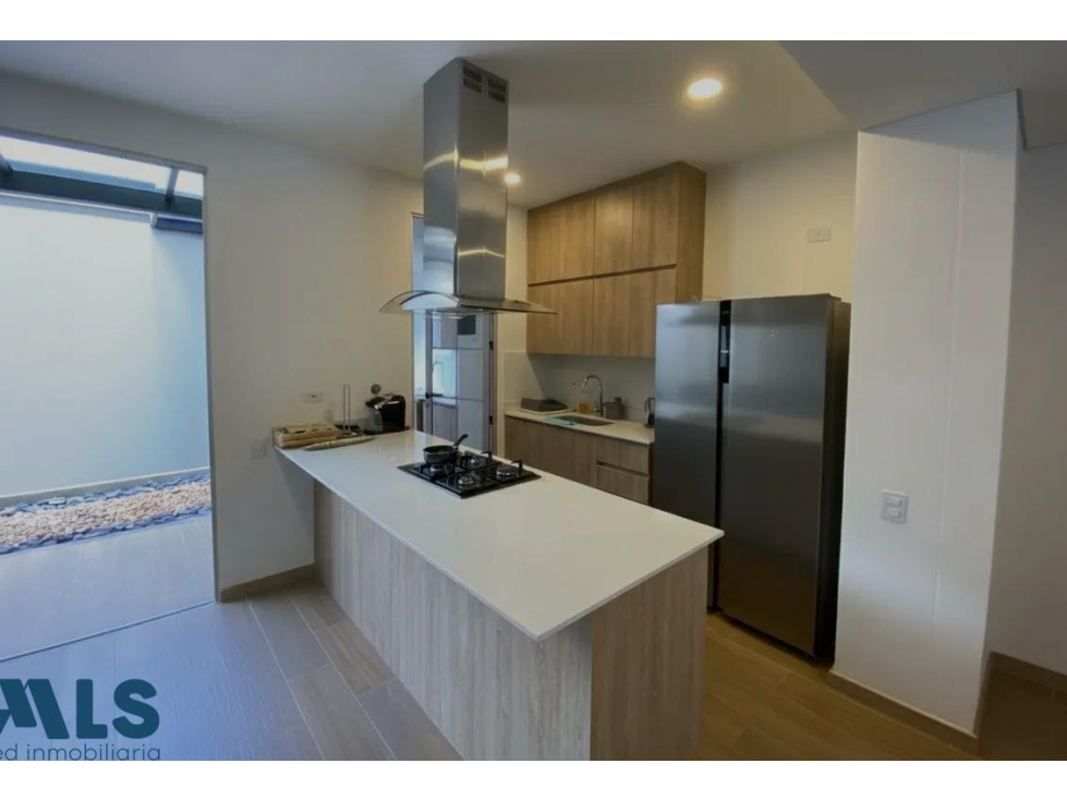 CASA EN VENTA EN LA CEJA