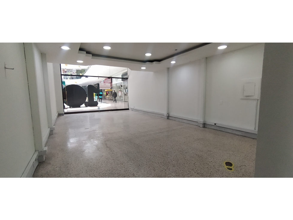 Local en Venta o Permuta - Centro Comercial Iserra 100 — foto 4