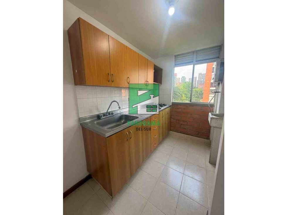 APARTAMENTO EN ARRIENDO CASTROPOL EL POBLADO — foto 3