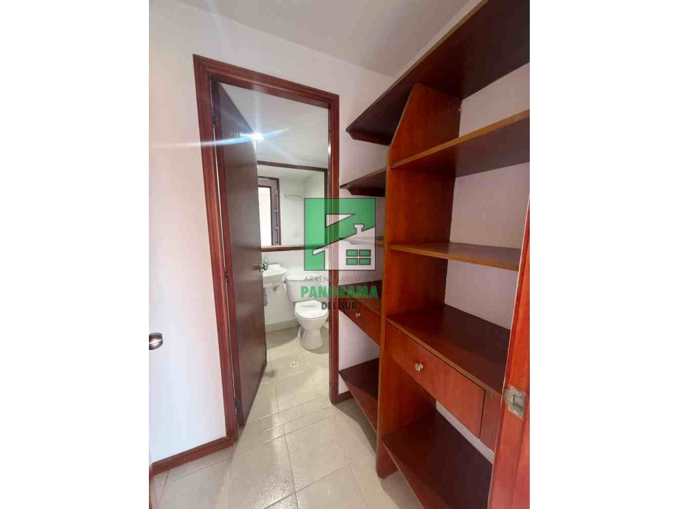 APARTAMENTO EN ARRIENDO CASTROPOL EL POBLADO — foto 4