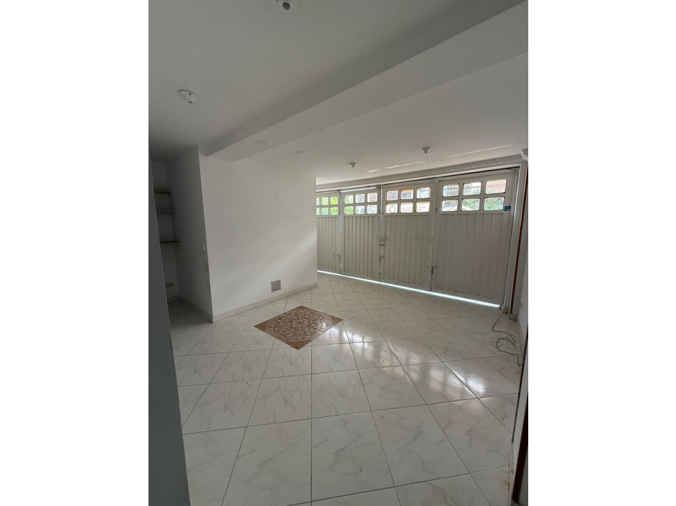 SE ARRIENDA CASA COMERCIAL EN EL BARRIO INGENIO 3