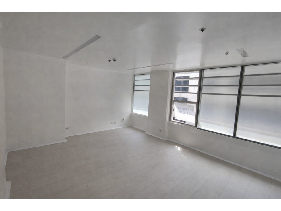 SE ARRIENDA CONSULTORIO DE 27M2 EN EL COUNTRY MEDICAL CENTER, BOGOTÁ — foto 2