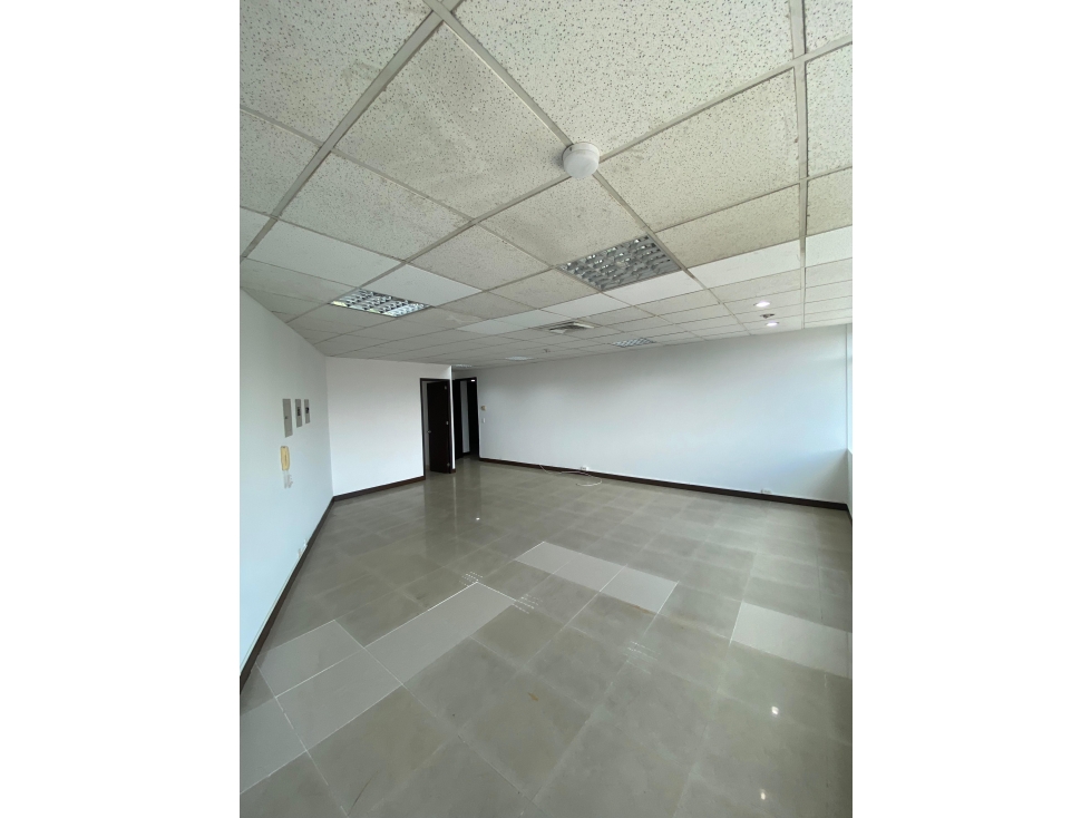 OFICINA COMERCIAL EN ARRIENDO CENTRO EMPRESARIAL CHIPICHAPE — foto 5