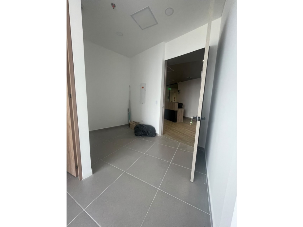 SE VENDE CONSULTORIO EN PISO 7 ZONATA CENTRO MEDICO — foto 2