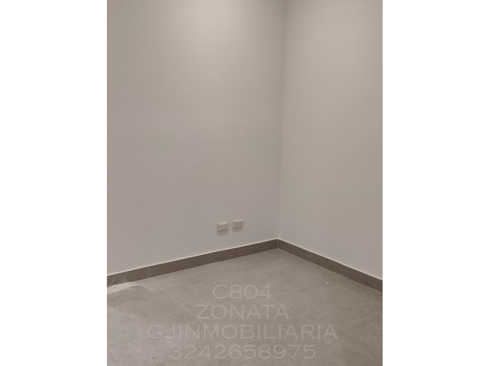 SE ARRIENDA CONSULTORIO 804 EN ZONATA CENTRO MÉDICO - 2