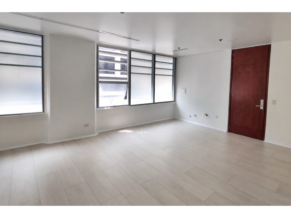 SE ARRIENDA CONSULTORIO DE 27M2 EN EL COUNTRY MEDICAL CENTER, BOGOTÁ — foto 4