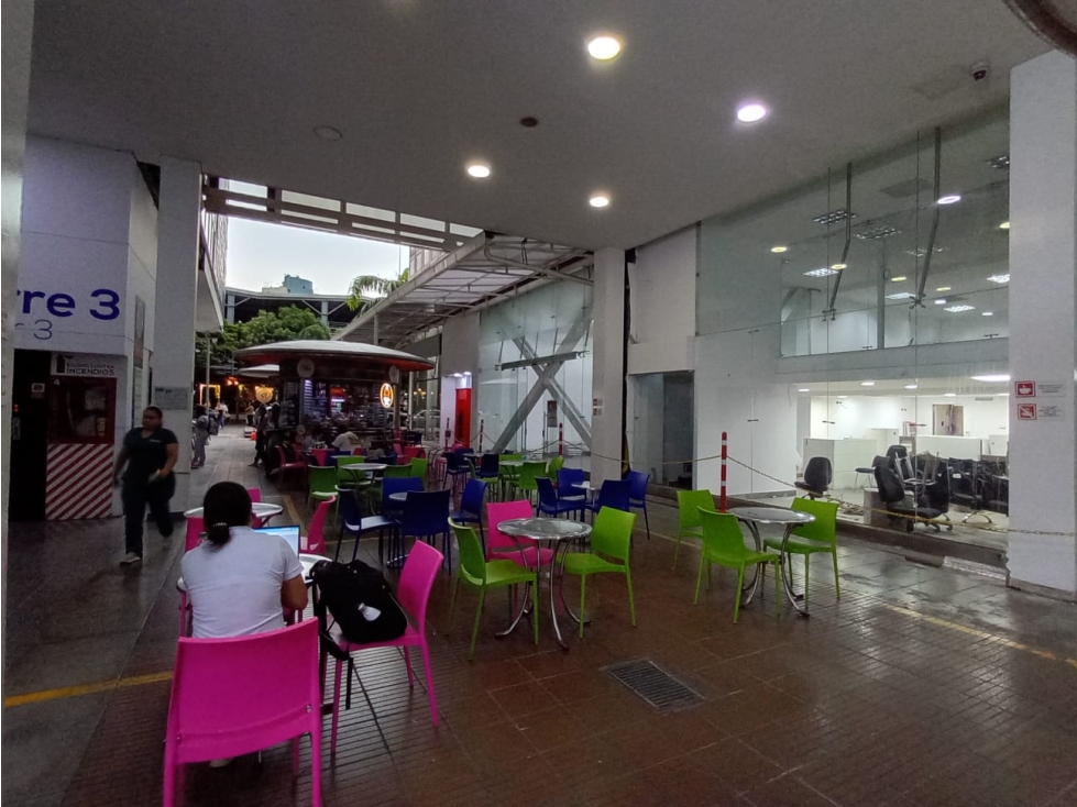 SE ALQUIILA LOCAL EN CENTRO PROFESIONAL VIDA, CALI — foto 5