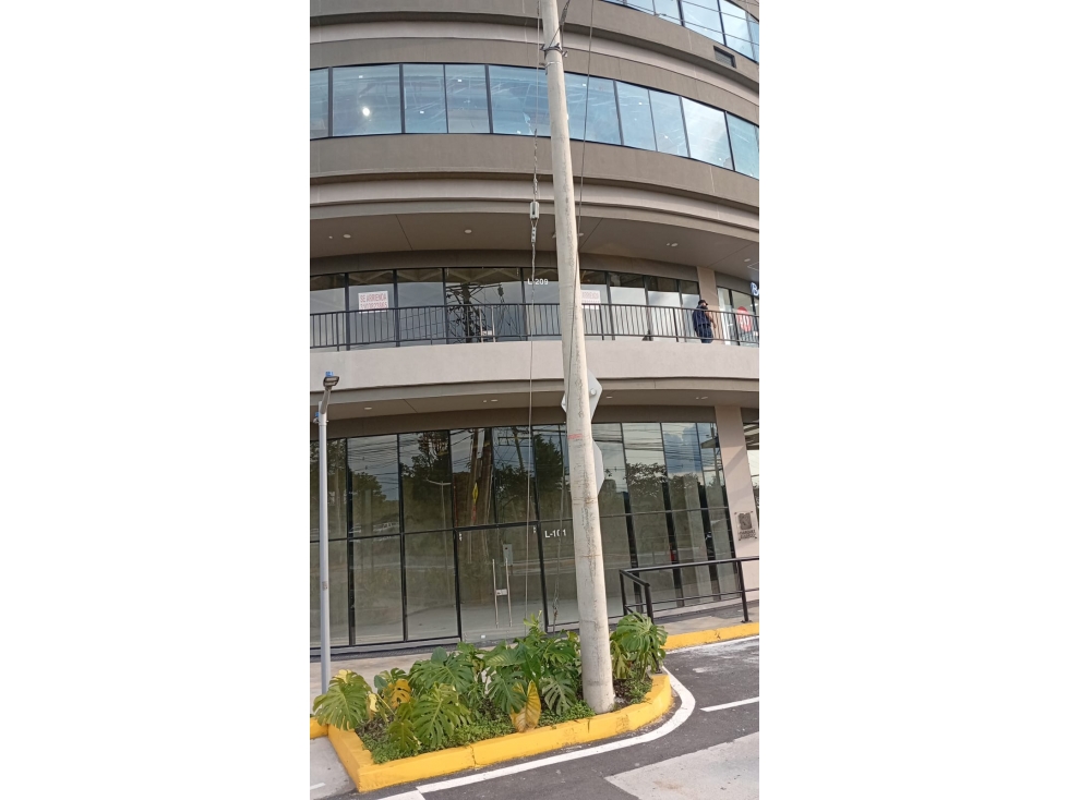 SE ARRIENDA LOCAL 101 EN ZONATA CENTRO MEDICO — foto 4