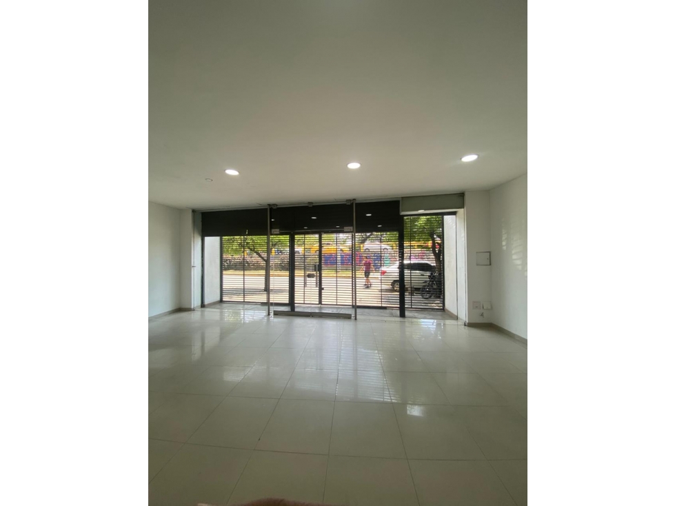SE ARRIENDA O SE VENDE EDIFICIO EN LOS LIBERTADORES — foto 3