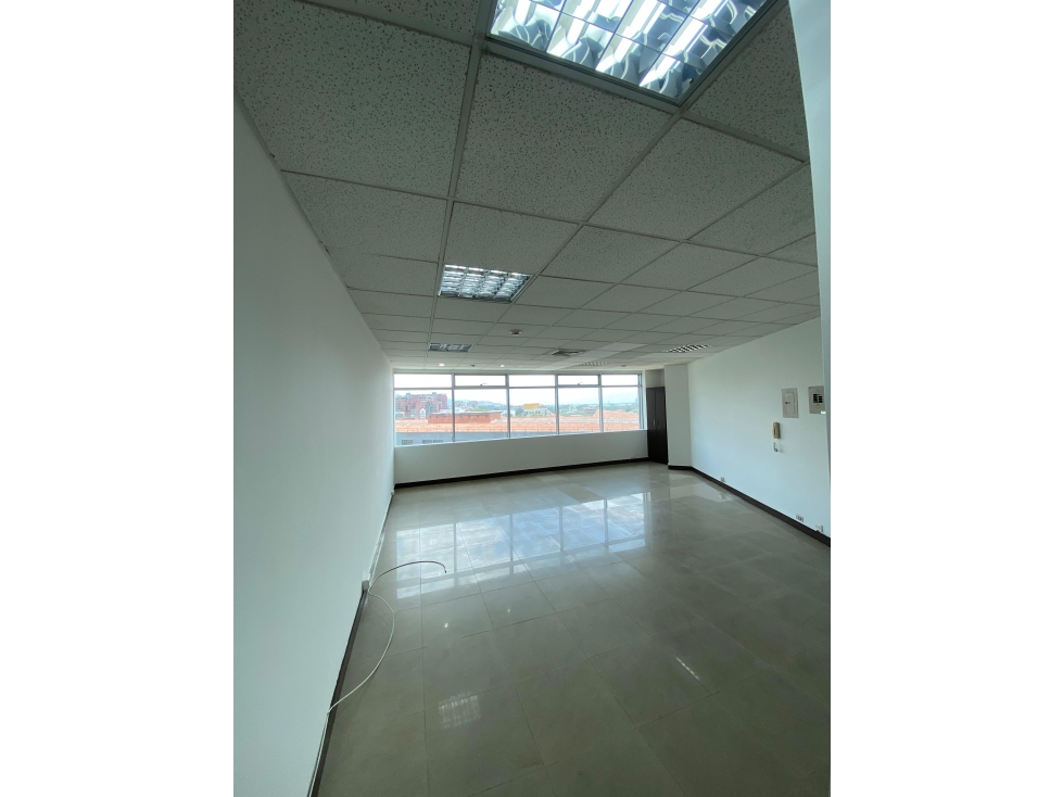 OFICINA COMERCIAL EN ARRIENDO CENTRO EMPRESARIAL CHIPICHAPE — foto 4