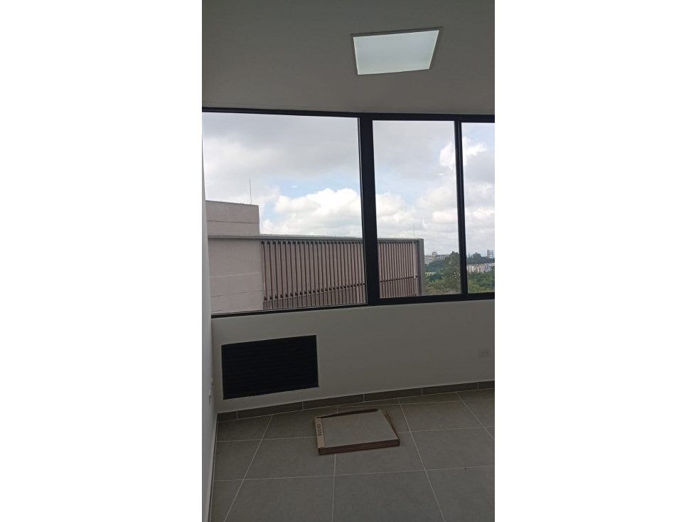 SE ARRIENDA CONSULTORIO PISO 7 EN ZONATA CENTRO MEDICO ZONATA — foto 3