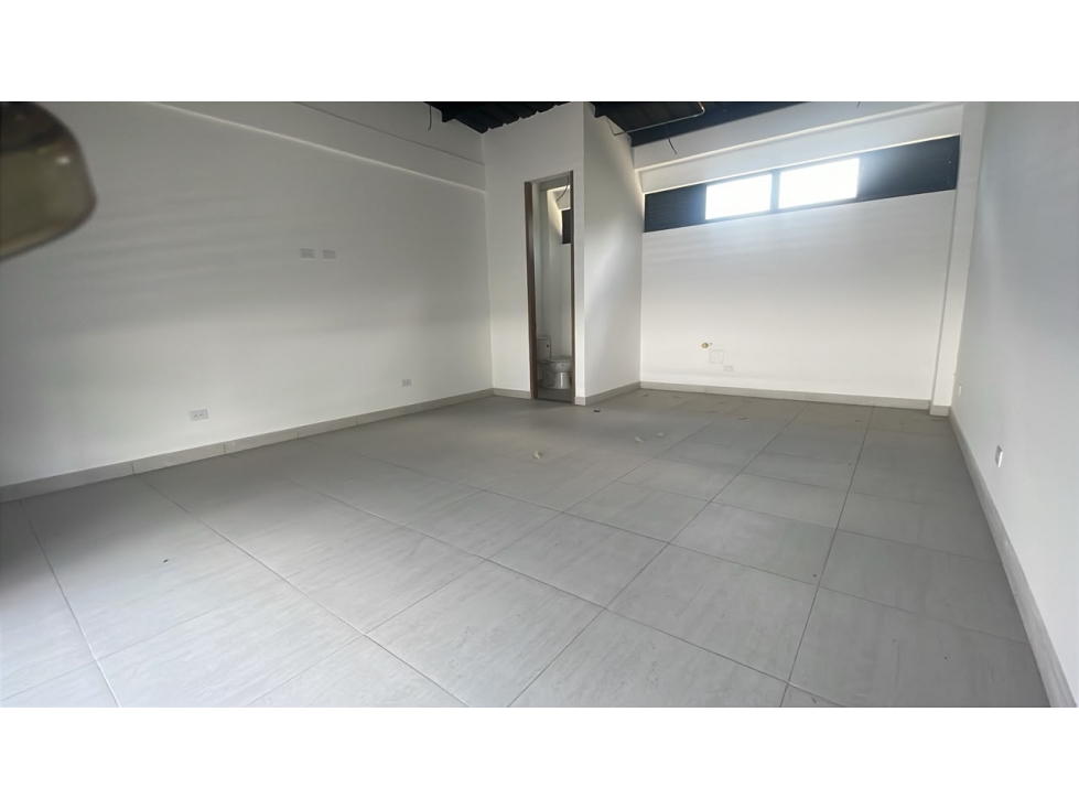 SE ARRIENDA LOCAL COMERCIAL MALL SAMARKANDA — foto 2