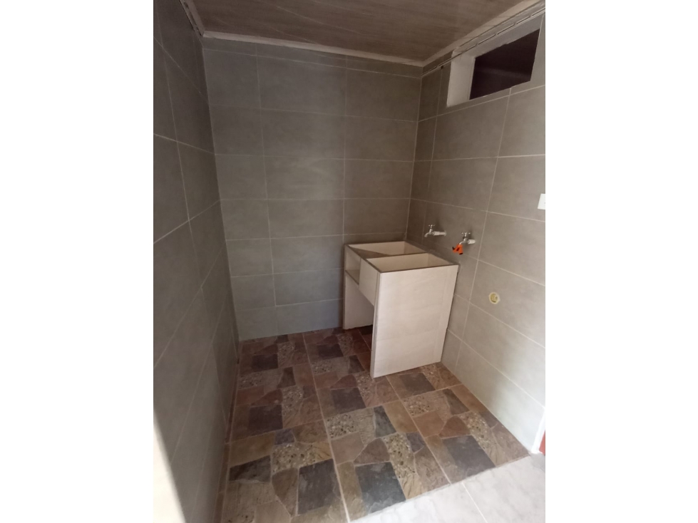 SE ALQUILA APTO PRIMER PISO BARRIO GUAYAQUIL CALI — foto 5