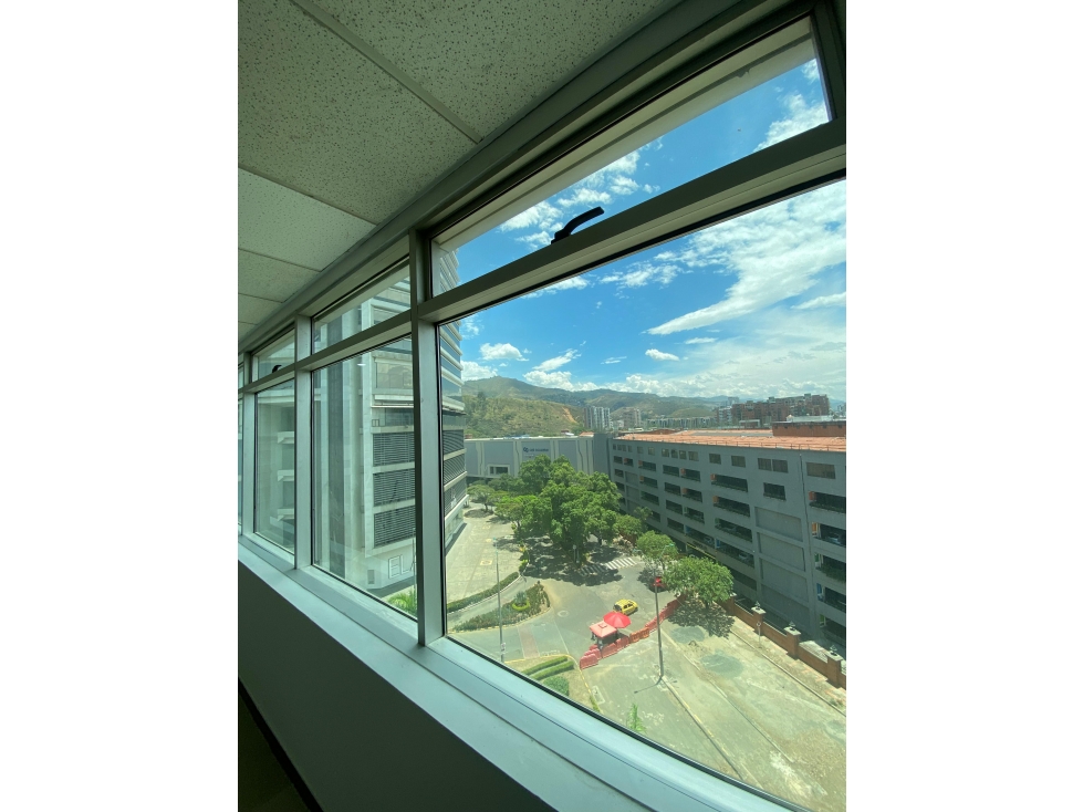 OFICINA COMERCIAL EN ARRIENDO CENTRO EMPRESARIAL CHIPICHAPE