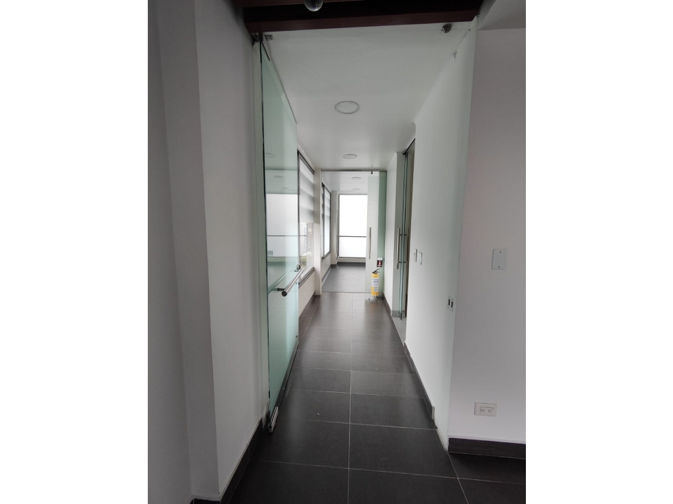 SE ARRIENDA CONSULTORIO DE 45M2 EN EL COUNTRY MEDICAL CENTER, BOGOTÁ — foto 6