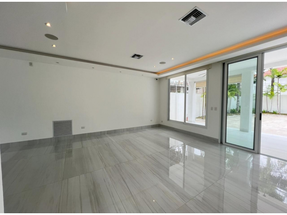 CASA EN VENTA, Urb. Terrasol - Samborondón - 3