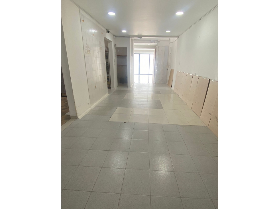 Espacio Comercial Versátil en VENTA, Normandia | Ideal para Tu Negocio — foto 5