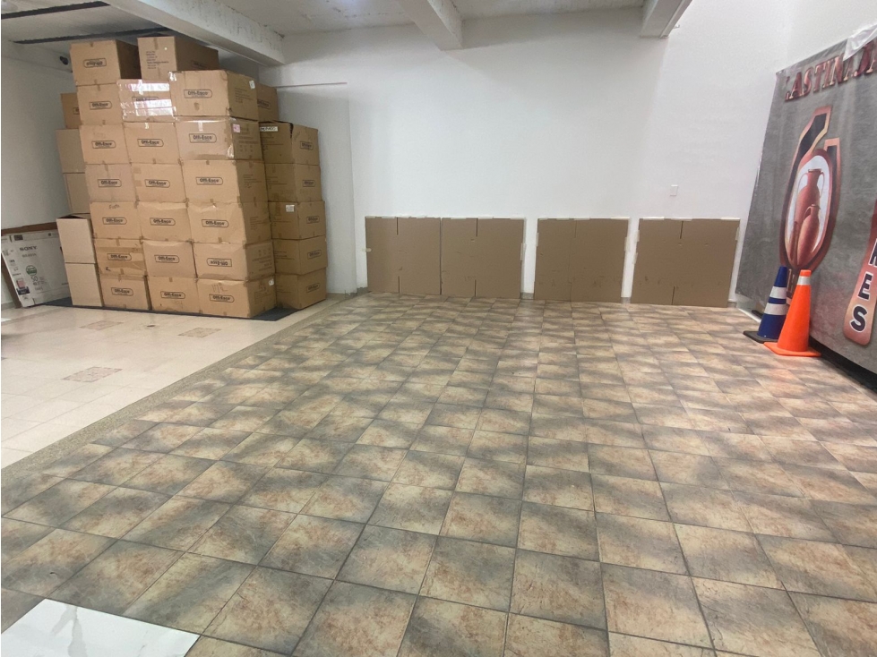 Espacio Comercial Versátil en VENTA, Normandia | Ideal para Tu Negocio — foto 4