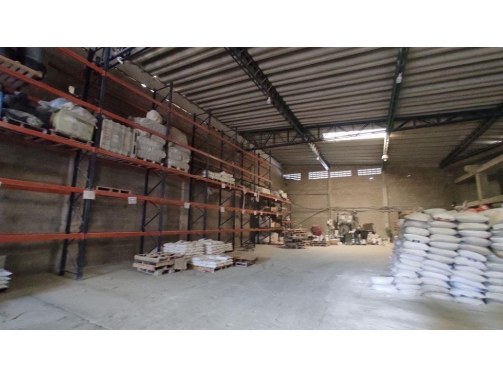 EXCELENTE BODEGA UBICADA BARRIO LAS ESTRELLAS CERCA A LA CIRCUNVALAR