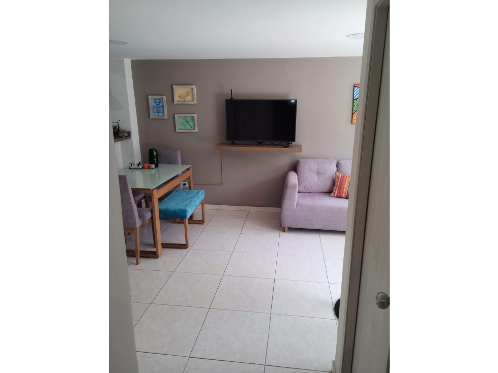 Casa en conjunto de dos niveles en excelente estado — foto 5