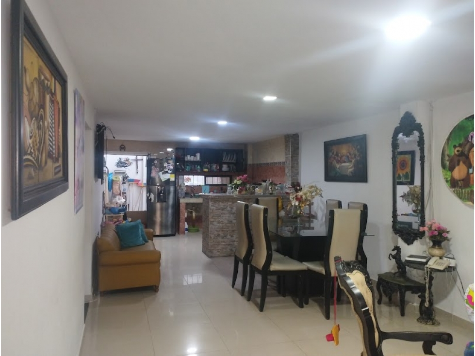 EXCELENTE CASA EN EL BARRIO LUCERO — foto 2