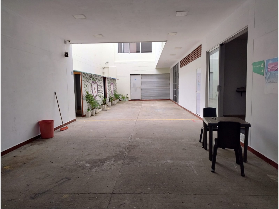 Edificio Bodegas Oficinas sobre la avenida circunvalar - 2