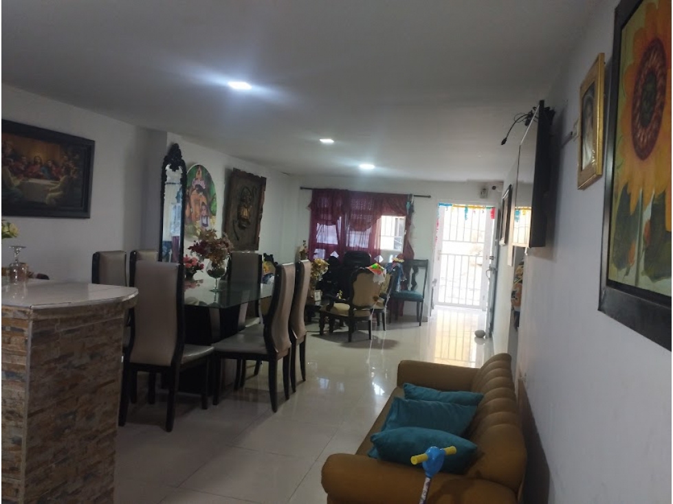 EXCELENTE CASA EN EL BARRIO LUCERO — foto 3