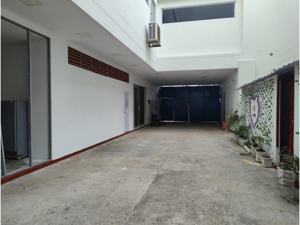 Edificio Bodegas Oficinas sobre la avenida circunvalar - 1