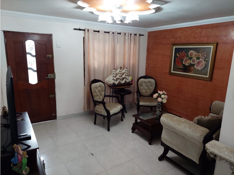Casa de dos pisos cerca del Centro de Soledad - 1