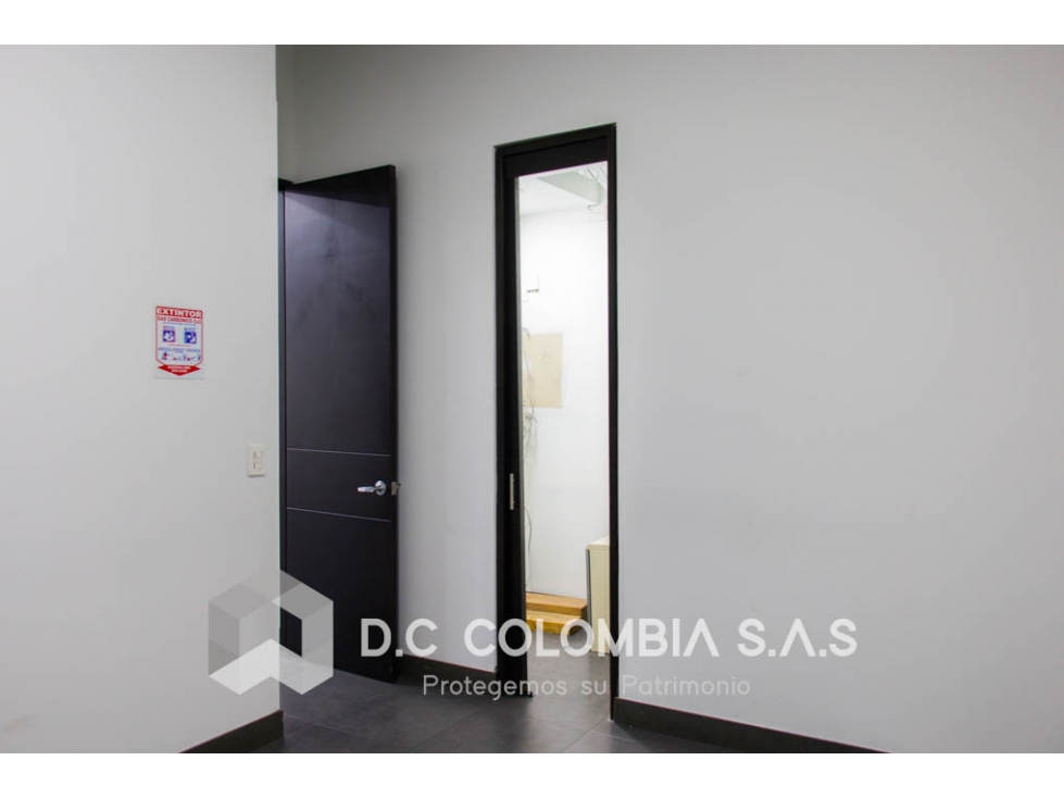 OFICINA 204 EN VENTA EN EDIFICIO BUSINESS CENTER EN BOGOTÁ — foto 2