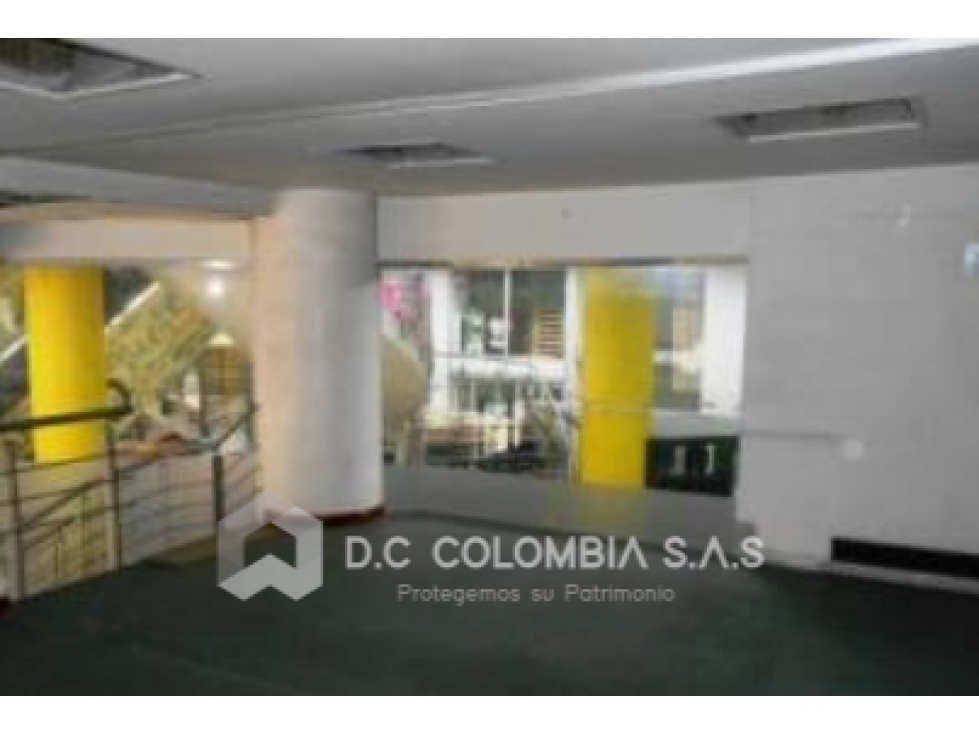 LOCAL EN VENTA O ARRIENDO EN CENTRO COMERCIAL SABANA PLAZA EN BOGOTÁ — foto 3