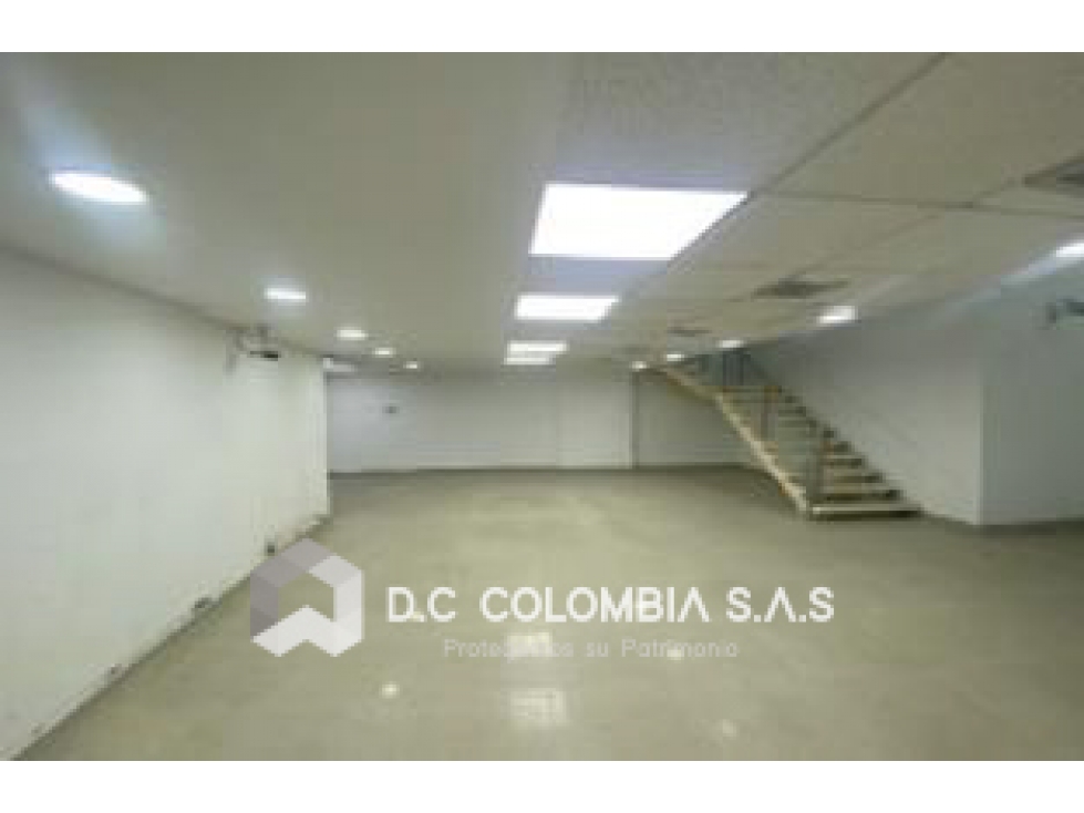 VENTA O ARRIENDO DE LOCAL EN BUENAVENTURA - CENTRO COMERCIAL VIVA - 2