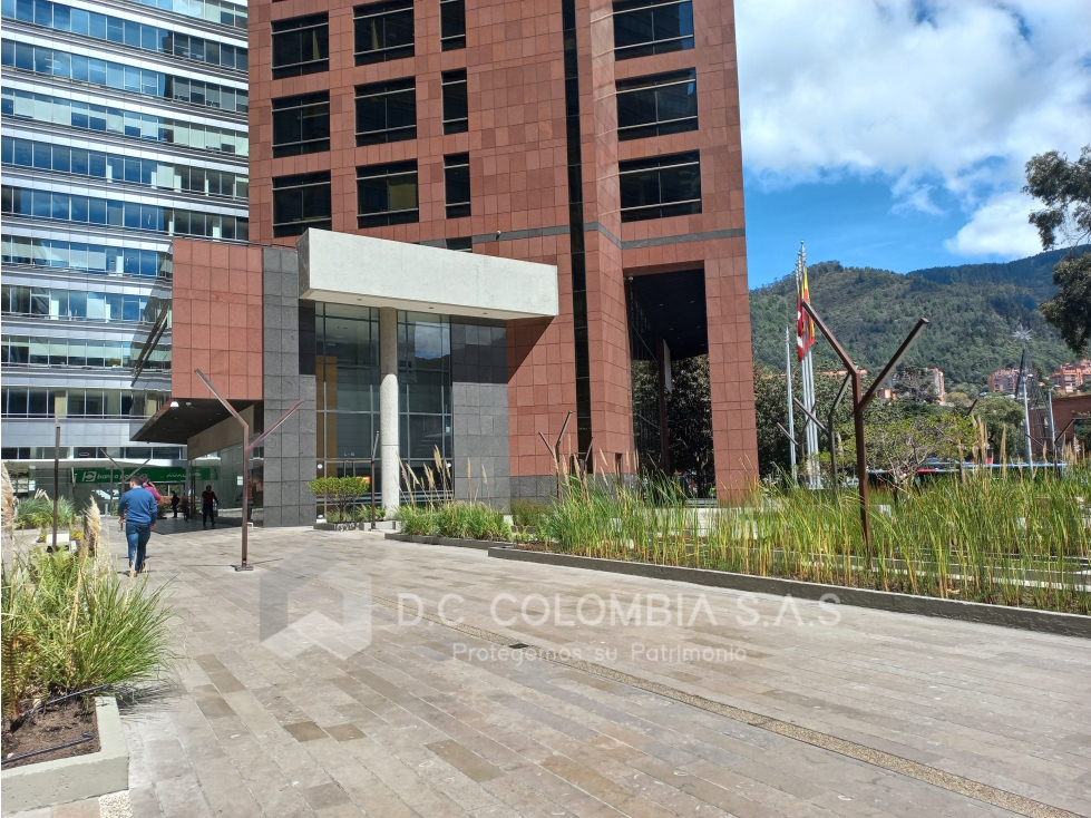 LOCAL EN VENTA EN EL EDIFICIO SCOTIABANK EN BOGOTÁ — foto 2