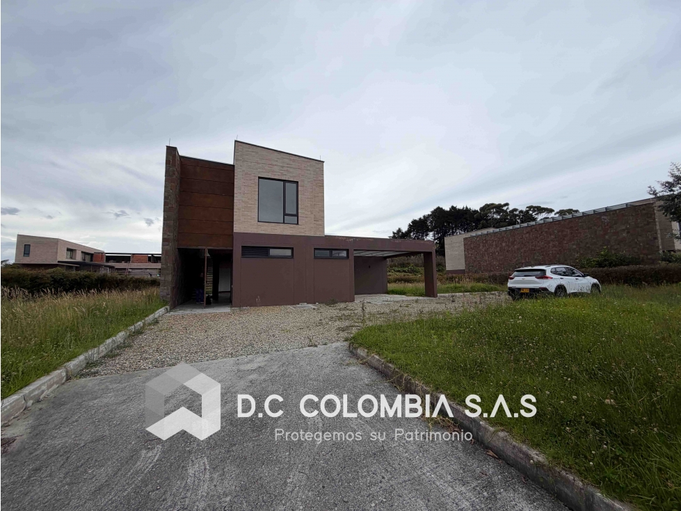 CASA EN VENTA EN EL CONDOMINIO CANTAGIRONE EN MEDELLÍN — foto 2