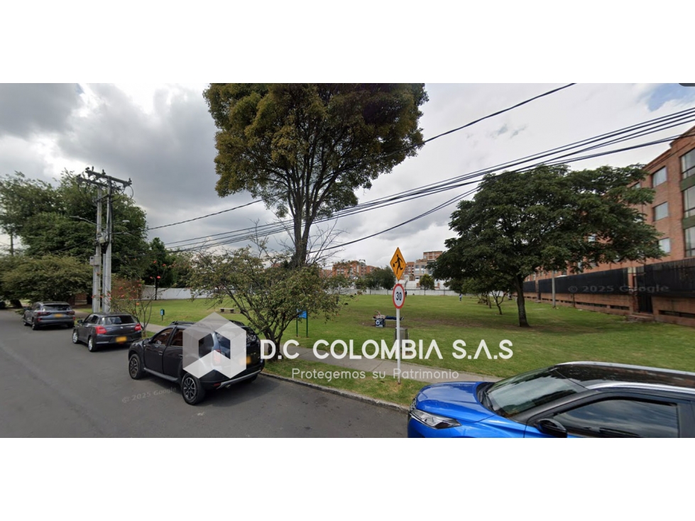 CASA EN VENTA EN EL BARRIO LOS CEDROS AL NORTE DE BOGOTÁ — foto 2